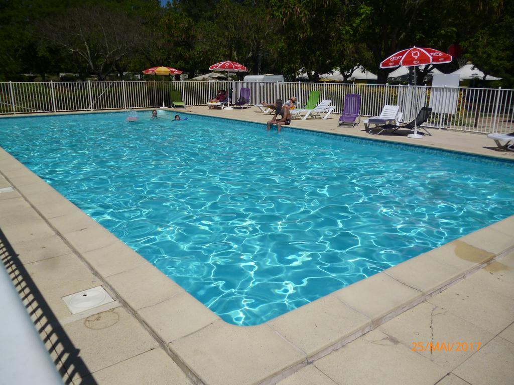 Hotel Camping Le Mouliat à Moncrabeau Extérieur photo