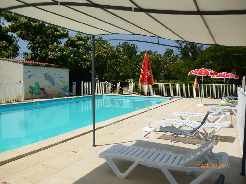 Hotel Camping Le Mouliat à Moncrabeau Extérieur photo